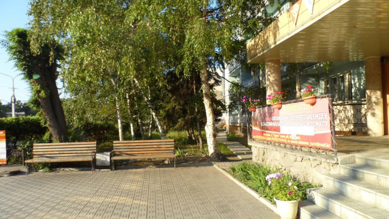 Tourist Hotel Ustʼ-Kamenogorsk Exterior foto