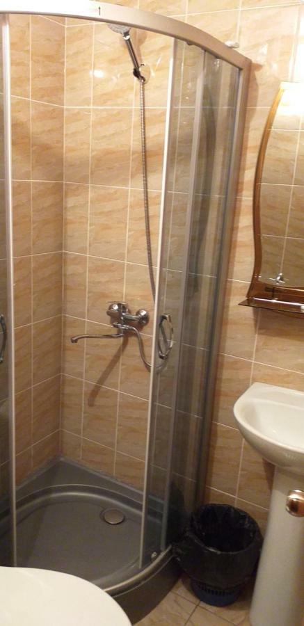 Tourist Hotel Ustʼ-Kamenogorsk Habitación foto